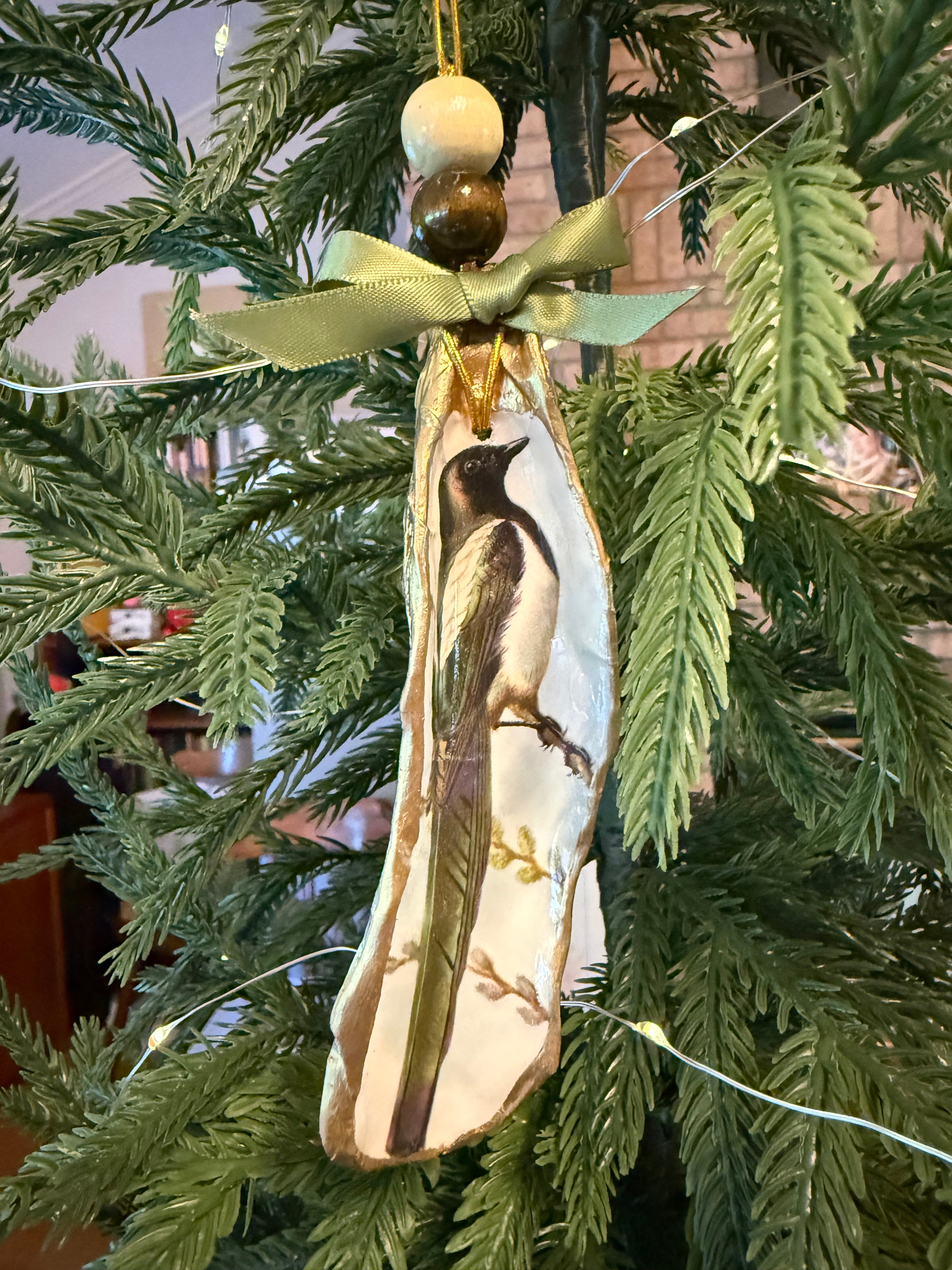 Large Magpie Ornament 4