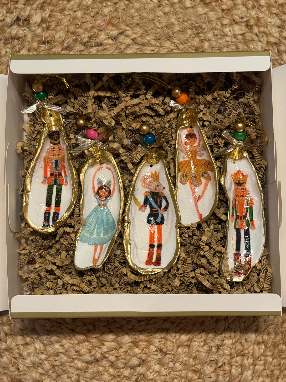 Nutcracker Oyster Shell Christmas Ornament Set (Rainbow)